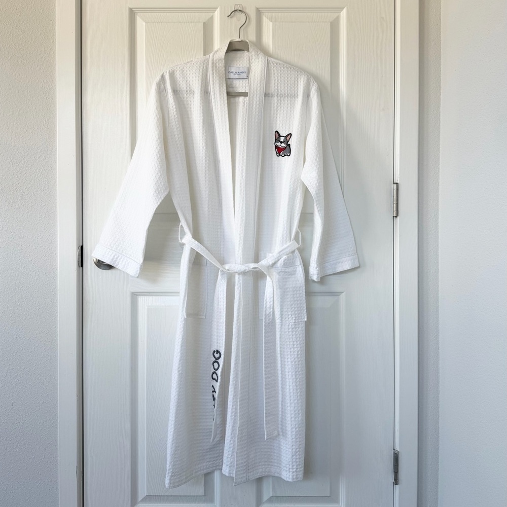White Cotton French Bulldog Embroidered Robe by Calla Angel New York - Picture 4 of 9